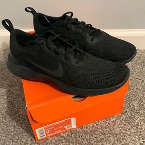 NIKE FLEX EXPERIENCE RUN 10 RUNNING SHOES: NEW